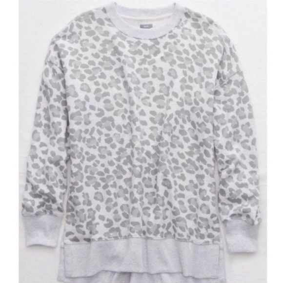 Aerie Oversized Grey Cheetah Print Crew 